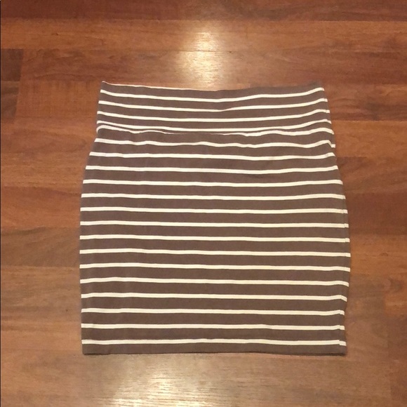 Forever 21 Dresses & Skirts - Tan & White Skirt - Size L